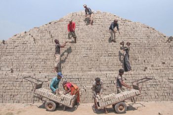 | People assembling a small Pyramid | MR Online