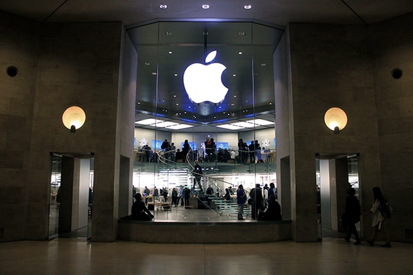 | Apple Store Carrousel du Louvre From Mikhail Vokabre Shcherbakov Wikimedia | MR Online