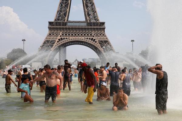 | Record breaking heatwave bakes Europe | Reuterscom Reuters People cool off in the Trocadero fountains across from the Eiffel Tower in Paris as a | MR Online