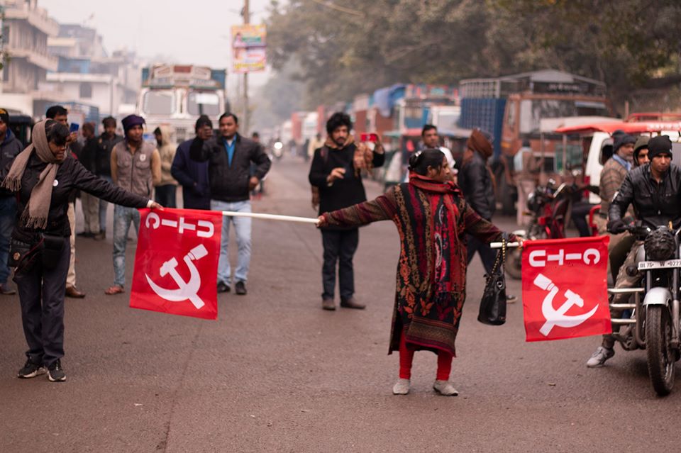 | Workers create a road block in New Delhis Okhla area despite the cold weather and sporadic rains | MR Online