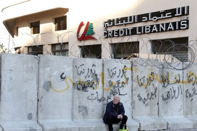 | Concrete wall put up by security forces in Riad al Solh | MR Online