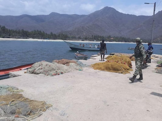 | A fisherman from Chuao quietly called out to the mercenaries Photo Twitter | MR Online