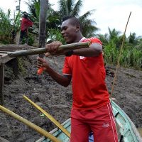 Patrón cortando caña (Patrón cuts the cane), Colombia, 2015. (Photo: Pablo Fierro.)