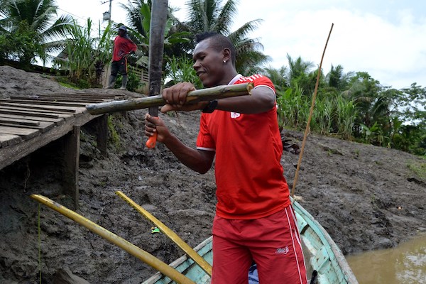 | Patrón cortando caña Patrón cuts the cane Colombia 2015 Photo Pablo Fierro | MR Online