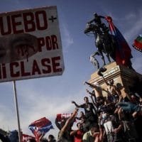 “I approve it for my class,” reads the banner supporting the vote for a new constitution in Chile. Photo: Frente Fotográfico