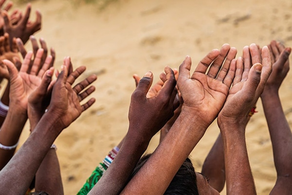 | Indian children seeking food Photo Orfonlineorg | MR Online