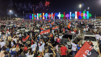 | A long line of cars stretched all the way down Avenida Bolívar Sandinistas were willing to sit in hours of traffic to attend | MR Online