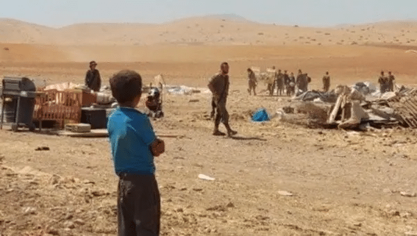 | Palestinian boy looks on as Israeli soldiers destroy and confiscate residents belongings in Humsa | MR Online