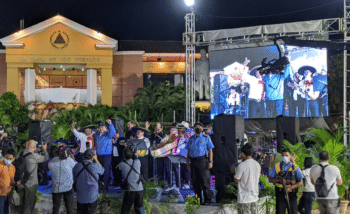 | President Ortega with musicians after his speech on November 8 2021 | MR Online