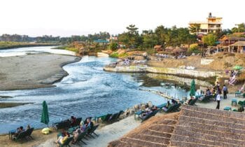 | Tourists at Narayani River in Chitwan | MR Online