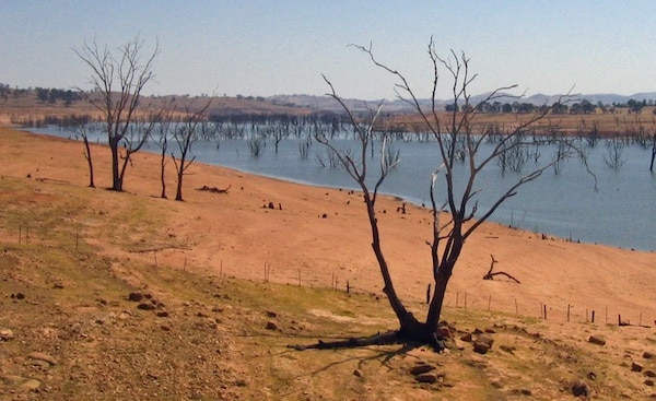 | Look up Australia How capitalism and climate change are turning our food bowl to dust | MR Online