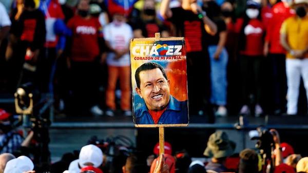 | Venezuelans raise a photo of the late President Hugo Chávez who was the original pioneer of the ideal of Latin American regional integration Photo Hernán CanoSputnik | MR Online