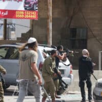 ISRAELI SETTLERS AND SOLDIERS DURING THE ATTACK ON HUWWARA ON OCTOBER 13, 2022. (PHOTO: OREN ZIV/ACTIVESTILLS)