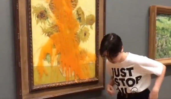 | Anti oil protesters throw tomato soup on van Goghs Sunflowers Screenshot from Twitter | MR Online