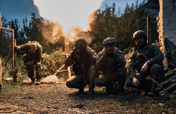 | Ukrainian soldiers fire a mortar on the front line near Bakhmut in the Donetsk region September 26 2022 Photo courtesy the Ministry of Defense of UkraineTwitter | MR Online