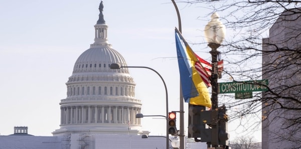 | Ukrainian and US flags hoisted near the Capitol in Washington DC ahead of President Zelenskys address to the US Congress | MR Online