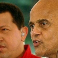 Late President Hugo Chavez (L) & Harry Belafonte (R) in Venezuela. | Photo: Twitter/ @NicolasMaduro