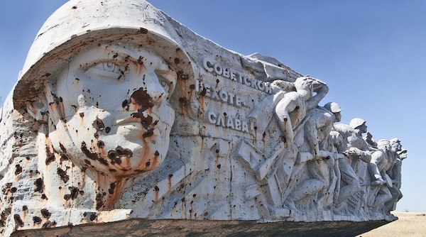 | War memorial marking the liberation of the Donbass region from Nazi invaders in the Second World War | MR Online