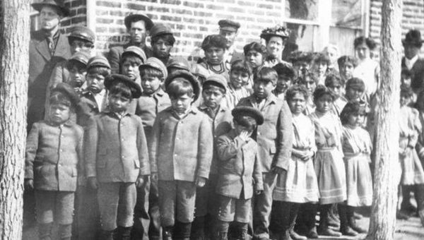 | Indigenous children at a boarding school in the US | Photo X LakotaMan1 | MR Online