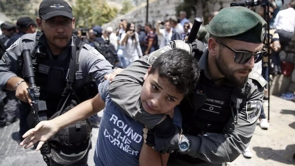 | Israeli security forces detain a Palestinian youth during a demonstration outside al Aqsa mosque in Jerusalems Old City on 17 July 2017 AFP | MR Online