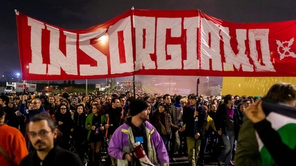 | mobilization of the GKN workers and support groups on New Years eve in Campi Bisenzio Photo Andrea Sawyerr via Collettivo Di Fabbrica Lavoratori Gkn Firenze | MR Online