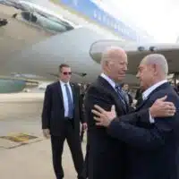 PRIME MINISTER BENJAMIN NETANYAHU WELCOMING US PRESIDENT JOE BIDEN AT BEN-GURION INTERNATIONAL AIRPORT, OCTOBER 18, 2023 (PHOTO: AVI OHAYON, GPO)