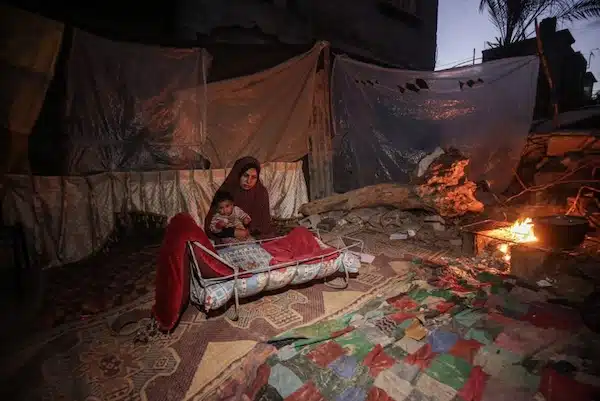 | DISPLACED PALESTINIANS IN GAZA CITY STRUGGLE WITH POWER OUTAGES DUE TO ISRAELI ATTACKS THAT DESTROYED THE INFRASTRUCTURE IN THE CITY OCTOBER 13 2024 PHOTO OMAR ASHTAWYAPA IMAGES | MR Online